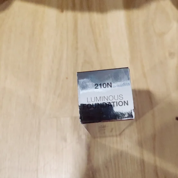 NWB Anastasia Beverly natural finish luminous foundation - Picture 3 of 3